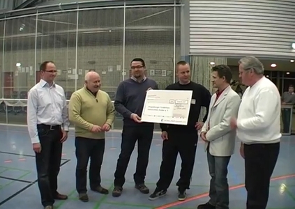 Sportverein Blau-Weiß Gerwisch übergibt Scheck 