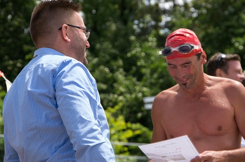 Titelbild zum News-Artikel: Durch den Fluss geschwommen