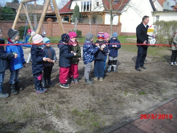 Der neue Spielplatz des Hohenwarther Kindergartens wurde eingeweiht...