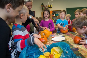200 Kinder feiern den Kürbis