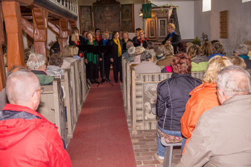 voll bis in die letzte Reihe war die Kirche zu Lostau