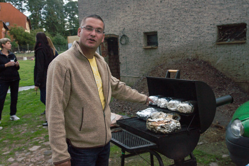 Daniel Dümeni sorgte am Grill für das leibliche Wohl